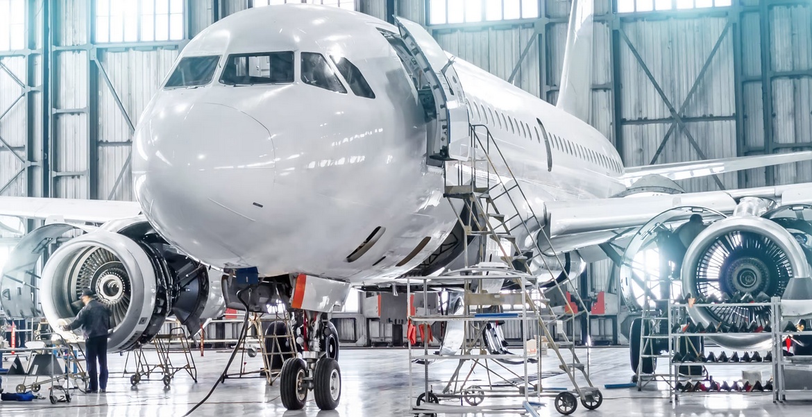 Image du processus de soudage d'un avion présentant diverses techniques de soudage telles que le TIG, le MIG et le soudage par friction-malaxage, utilisées dans l’aéronautique.